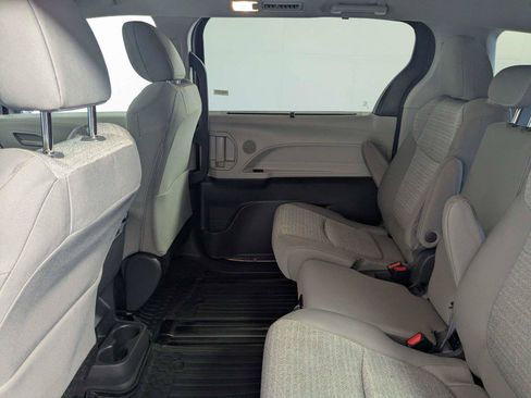 Used 2021 Toyota Sienna LE FWD image 31