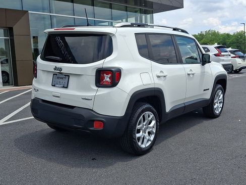 Used 2018 Jeep Renegade Latitude w/ Cold Weather Group AWD/4WD image 6