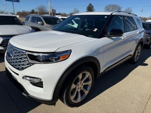 Used 2020 Ford Explorer Platinum w/ Premium Technology Package image 2