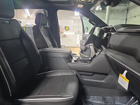 New 2026 GMC Sierra 2500 AT4X w/ LPO, Black Badging Package AWD/4WD image 10
