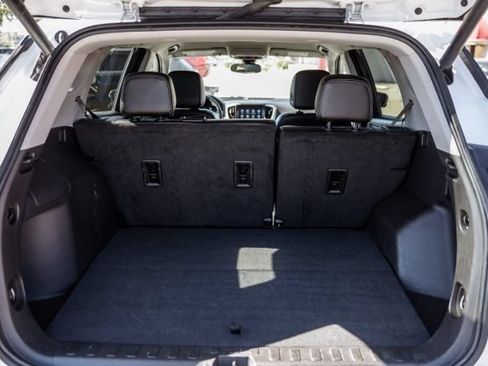 Used 2024 GMC Terrain SLT AWD/4WD image 9