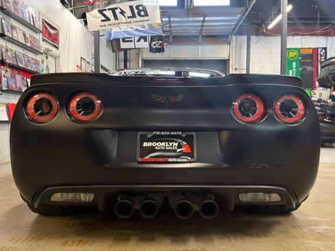 Used 2013 Chevrolet Corvette Z06 w/ 3LZ Preferred Equipment Group RWD image 8