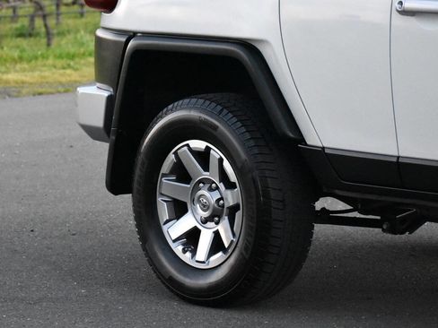 Used 2014 Toyota FJ Cruiser 4WD w/ Upgrade Package image 7