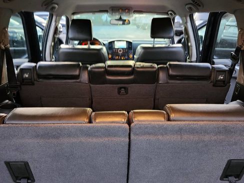 Used 2011 Nissan Pathfinder Silver image 39