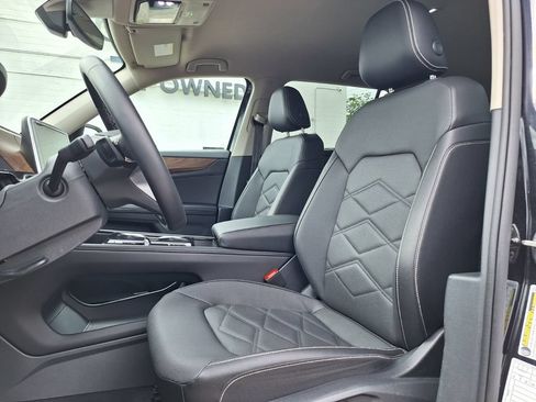 Used 2025 Volkswagen Atlas SE FWD image 25