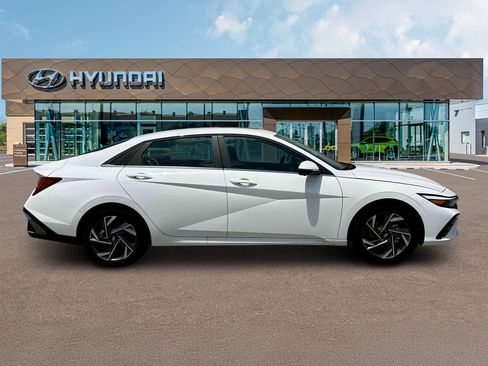 New 2025 Hyundai Elantra Limited image 9