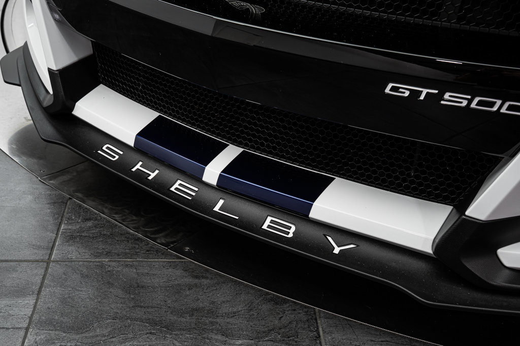 Used 2022 Ford Mustang Shelby GT500 w/ Technology Package RWD image 13