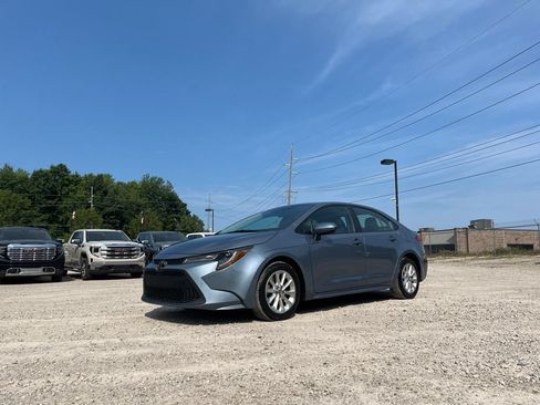 Used 2022 Toyota Corolla LE w/ LE Convenience Package FWD image 2