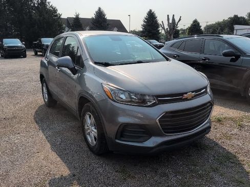 Used 2020 Chevrolet Trax LS FWD image 3