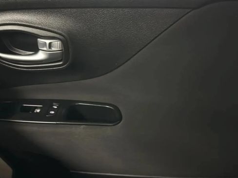 Used 2017 Jeep Renegade Latitude AWD/4WD image 17