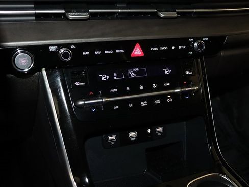 Used 2023 Kia Carnival SX image 24