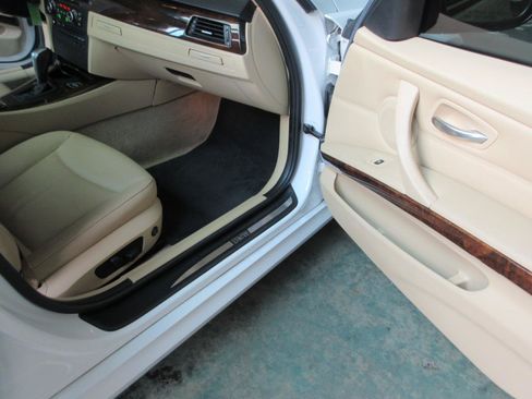 Used 2011 BMW 328i Wagon RWD image 22