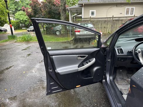 Used 2015 Toyota Prius Four FWD image 8