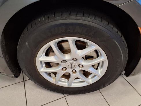 Used 2021 Chrysler Pacifica Touring-L w/ Uconnect Theater Family Group image 8