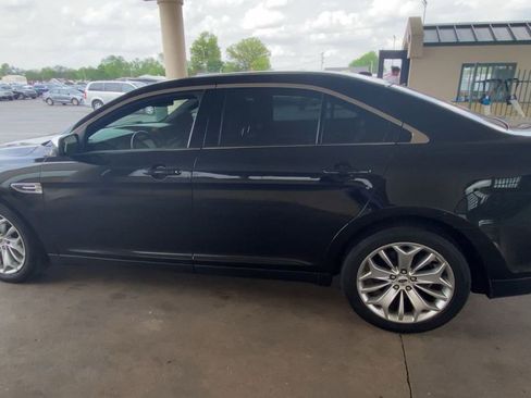 Used 2018 Ford Taurus Limited image 4