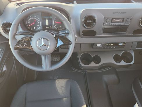 Used 2025 Mercedes-Benz Sprinter 3500 image 21