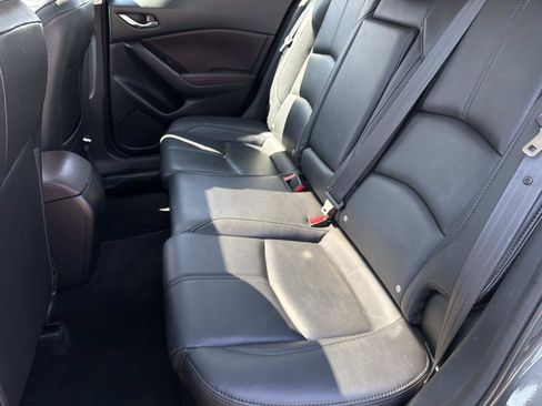 Used 2018 MAZDA MAZDA3 Touring image 23