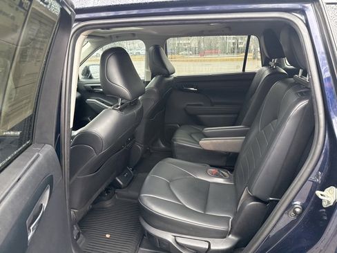 Used 2020 Toyota Highlander XLE image 10