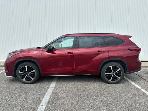 Used 2021 Toyota Highlander XSE AWD/4WD image 3