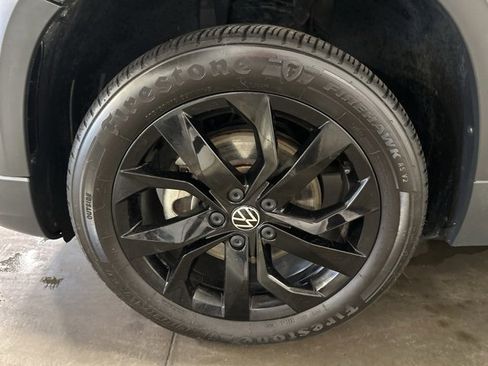 Used 2022 Volkswagen Taos SE image 37