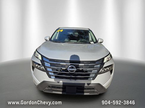 Used 2024 Nissan Rogue SV FWD image 9