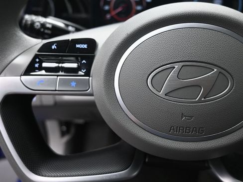 Used 2024 Hyundai Elantra SEL FWD image 15