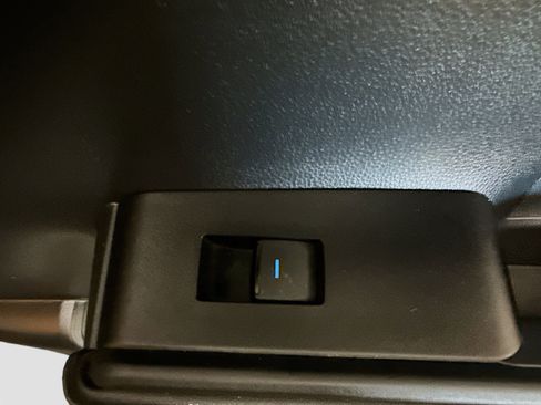 Used 2020 Toyota Highlander LE image 31