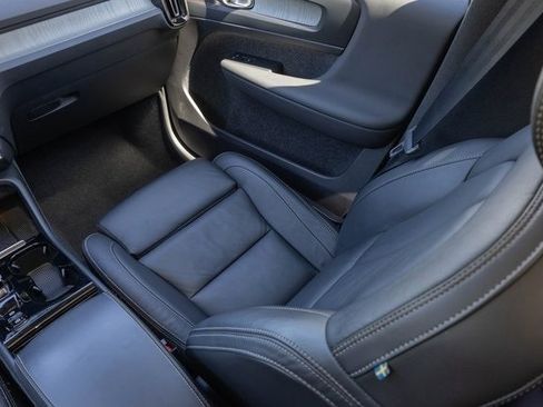 Used 2024 Volvo XC40 B5 Plus image 25