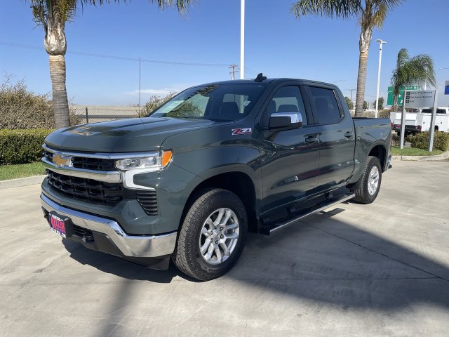 Used 2025 Chevrolet Silverado 1500 LT w/ Z71 Off-Road Package AWD/4WD image 4