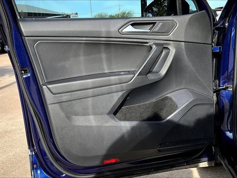 Used 2021 Volkswagen Tiguan SE image 22