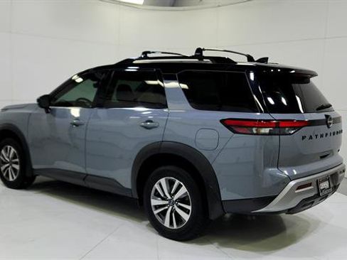 Certified 2023 Nissan Pathfinder SL w/ Black Appearance Package FWD image 6