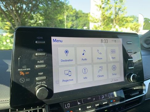 Used 2023 Toyota Sienna Limited FWD image 21