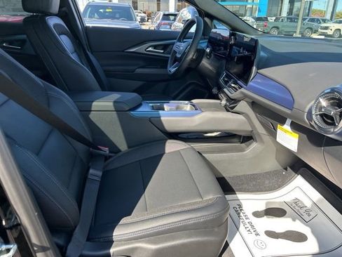 New 2026 Chevrolet Equinox EV LT image 32