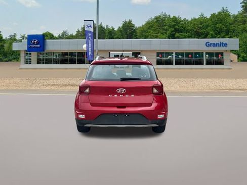 Used 2022 Hyundai Venue Limited FWD image 8