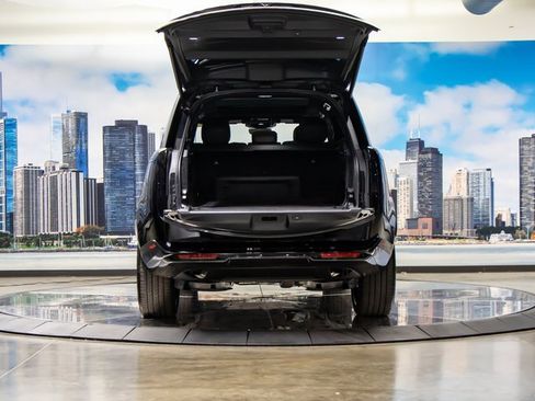 New 2025 Land Rover Range Rover Long Wheelbase SE image 12