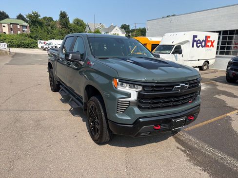 Used 2025 Chevrolet Silverado 1500 LT Trail Boss w/ LT Trail Boss Premium Package AWD/4WD image 4