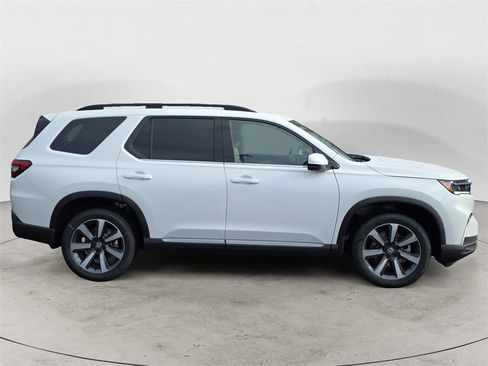 New 2025 Honda Pilot Touring image 6