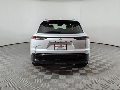 Used 2025 Toyota Crown Signia w/ Advanced Technology Package AWD/4WD image 4