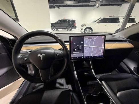 Used 2019 Tesla Model 3 Standard Range image 27