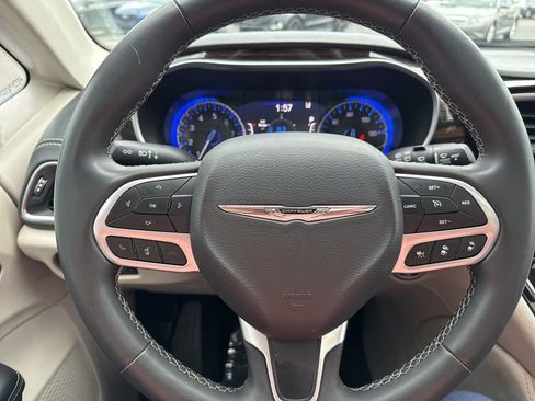 Used 2023 Chrysler Pacifica Limited image 11