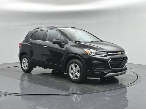 Used 2020 Chevrolet Trax LT w/ LT Convenience Package AWD/4WD image 27