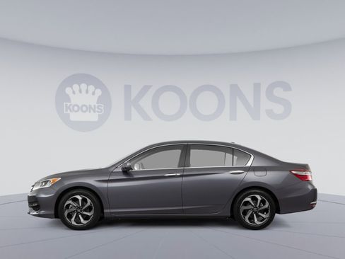 Used 2017 Honda Accord EX image 2