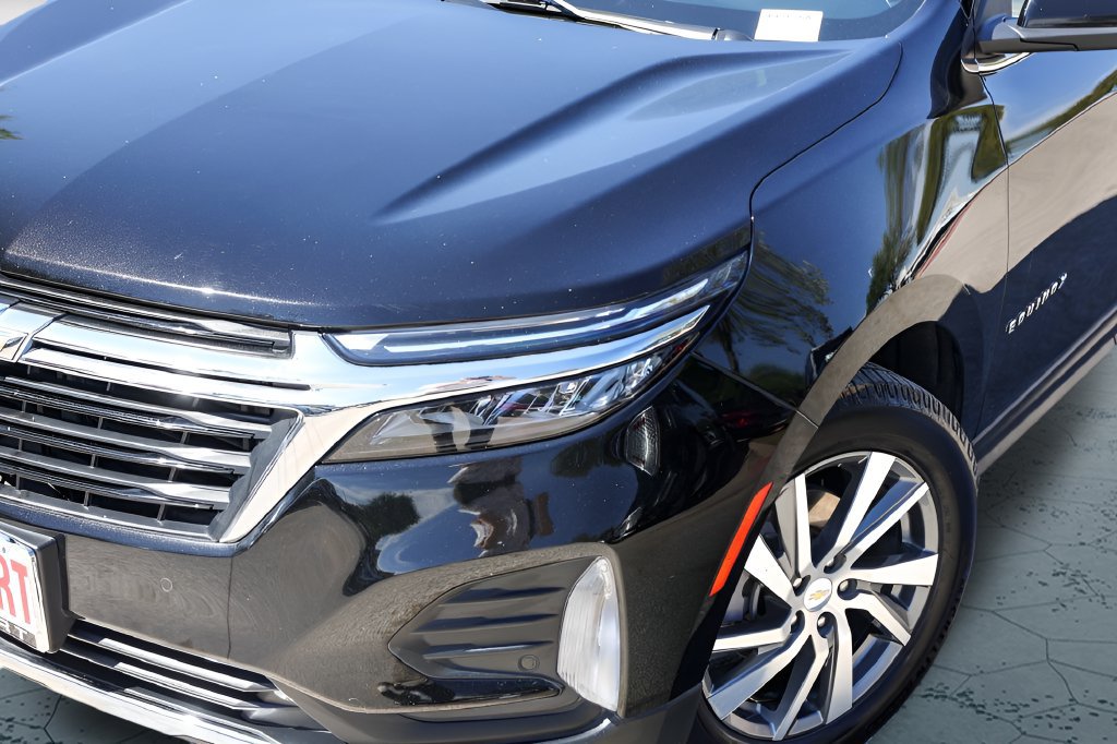 Used 2022 Chevrolet Equinox LT FWD image 2