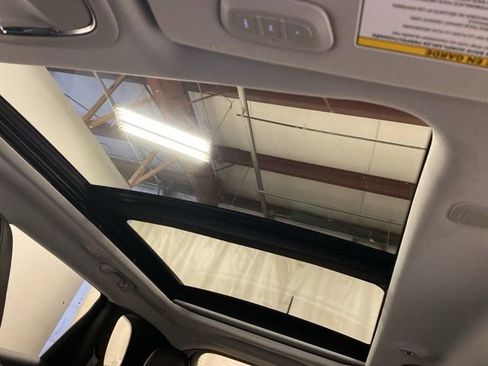 Used 2022 Jeep Cherokee Latitude Lux w/ Sun & Sound Group image 17