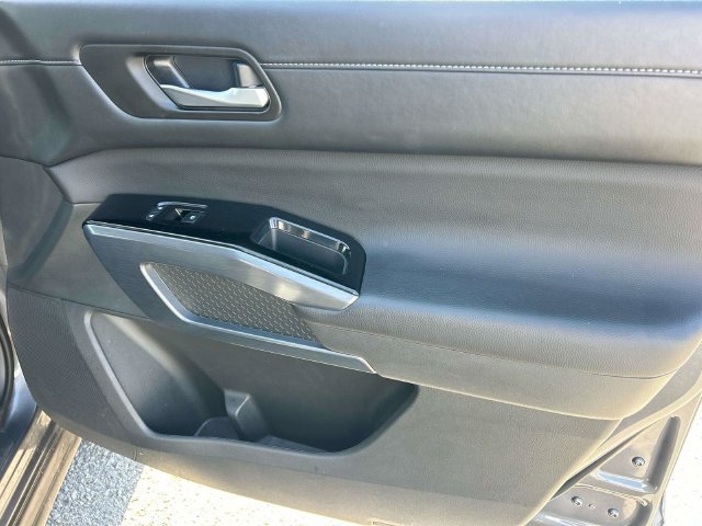 Certified 2025 Nissan Pathfinder SL FWD image 25