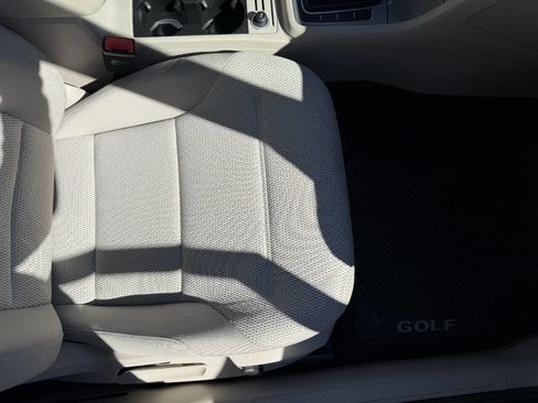 Used 2016 Volkswagen Golf S image 27