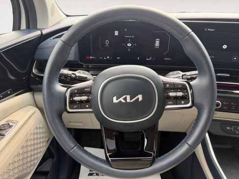 Used 2025 Kia Carnival SX Prestige FWD image 16