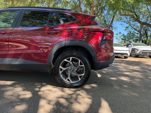 Used 2025 Chevrolet Trax LT image 14