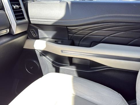Used 2019 Ford Expedition Platinum image 24
