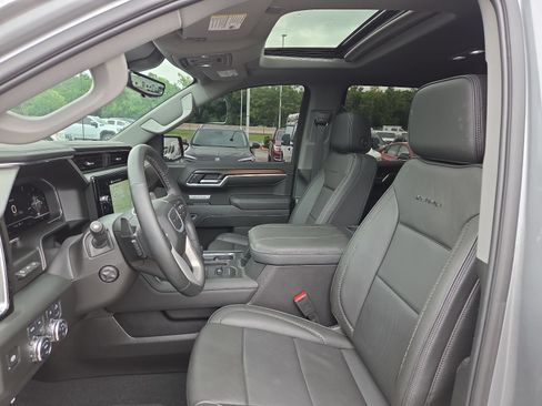 Used 2025 GMC Sierra 1500 Denali w/ Denali Reserve Package AWD/4WD image 9